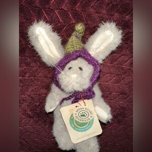 Boyds Bears Gray/Cream Colored Articulate Bunny with Eggplant Hat - NWT!!
